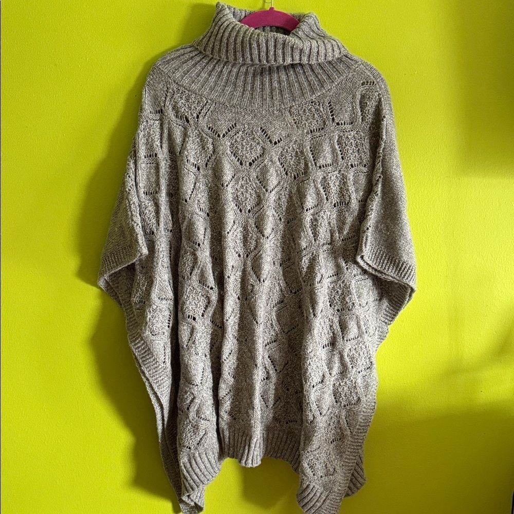 NWT Lauren Conrad Gray Short Sleeve Sweater Poncho Size O/S